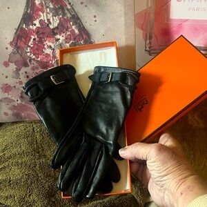 Hermes Lambskin leather driving gloves with silverr hardware and box